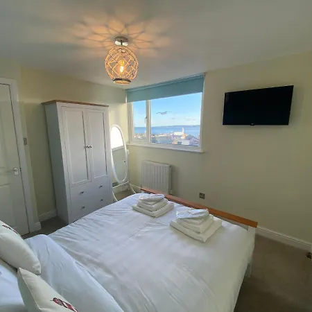 Lighthouse View, One Min From Harbour & Beach * סקארבורו