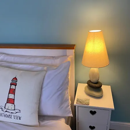 Lighthouse View, One Min From Harbour & Beach *