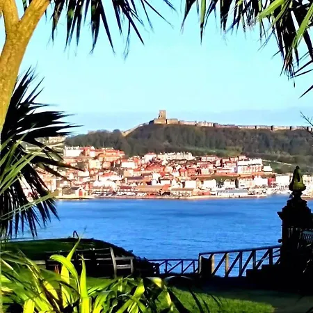 Lighthouse View, One Min From Harbour & Beach * סקארבורו