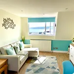 Lägenhet Lighthouse View, One Min From Harbour & Beach *