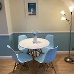 Lighthouse View, One Min From Harbour & Beach Scarborough