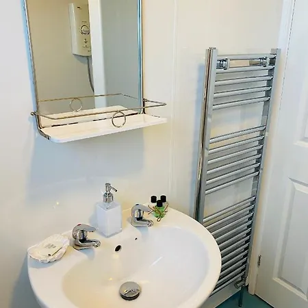 Lighthouse View, One Min From Harbour & Beach Скарборо