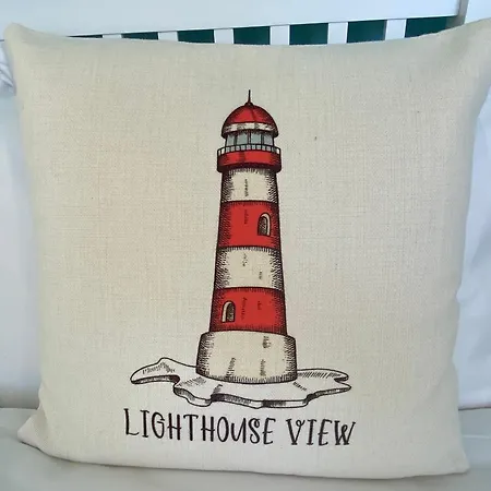 Lighthouse View, One Min From Harbour & Beach Lägenhet *
