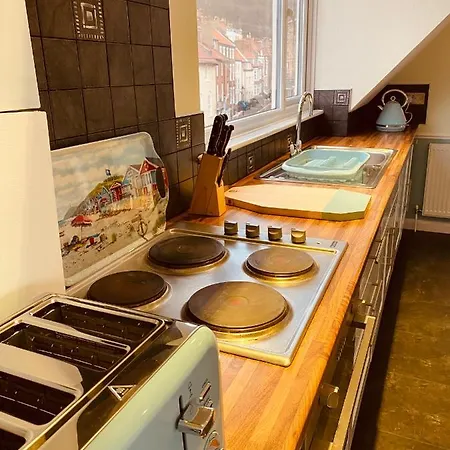 Lighthouse View, One Min From Harbour & Beach Апартаменты Скарборо