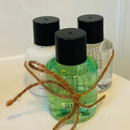 Lighthouse View, One Min From Harbour & Beach *