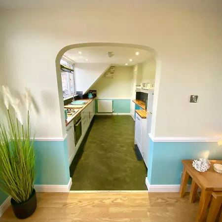 Lighthouse View, One Min From Harbour & Beach Апартаменты *