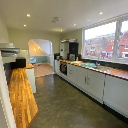 Lighthouse View, One Min From Harbour & Beach Апартаменты *