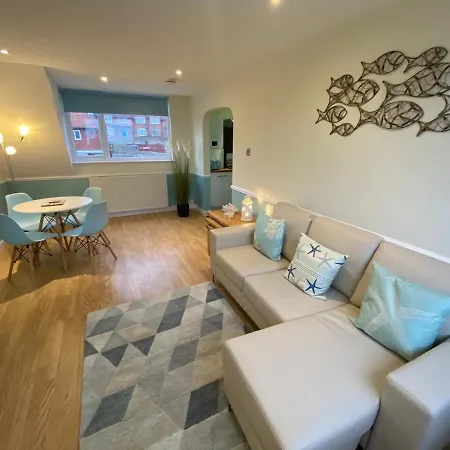 Апартаменты Lighthouse View, One Min From Harbour & Beach