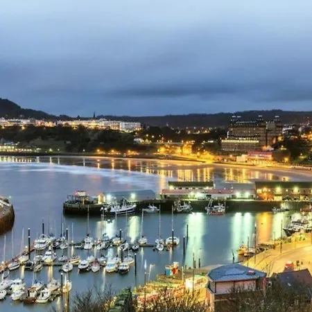 Lighthouse View, One Min From Harbour & Beach *