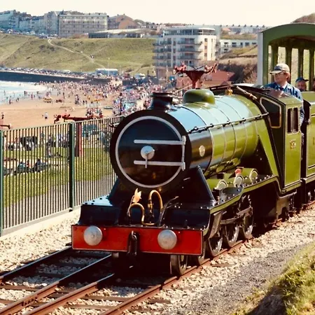 Lighthouse View, One Min From Harbour & Beach Апартаменты Скарборо