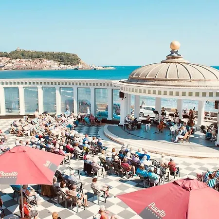 Lighthouse View, One Min From Harbour & Beach Скарборо