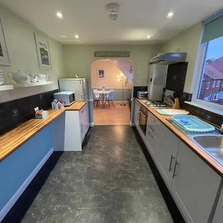 Lighthouse View, One Min From Harbour & Beach *