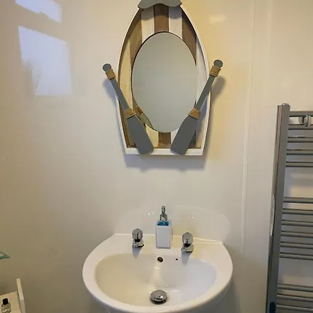 Апартаменты Lighthouse View, One Min From Harbour & Beach Скарборо