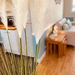 Apartment Lighthouse View, One Min From Harbour & Beach *