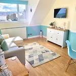 Lighthouse View, One Min From Harbour & Beach Scarborough