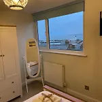 Lighthouse View, One Min From Harbour & Beach Apartment