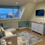 Lighthouse View, One Min From Harbour & Beach Apartment Scarborough