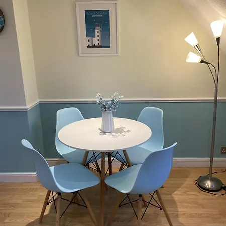 Lighthouse View, One Min From Harbour & Beach Scarborough